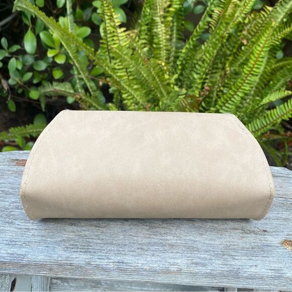 Chloe Light Tan Suede Soft-Shell Sunglasses/Glasses Case. EUC Designer Luxury main image 7